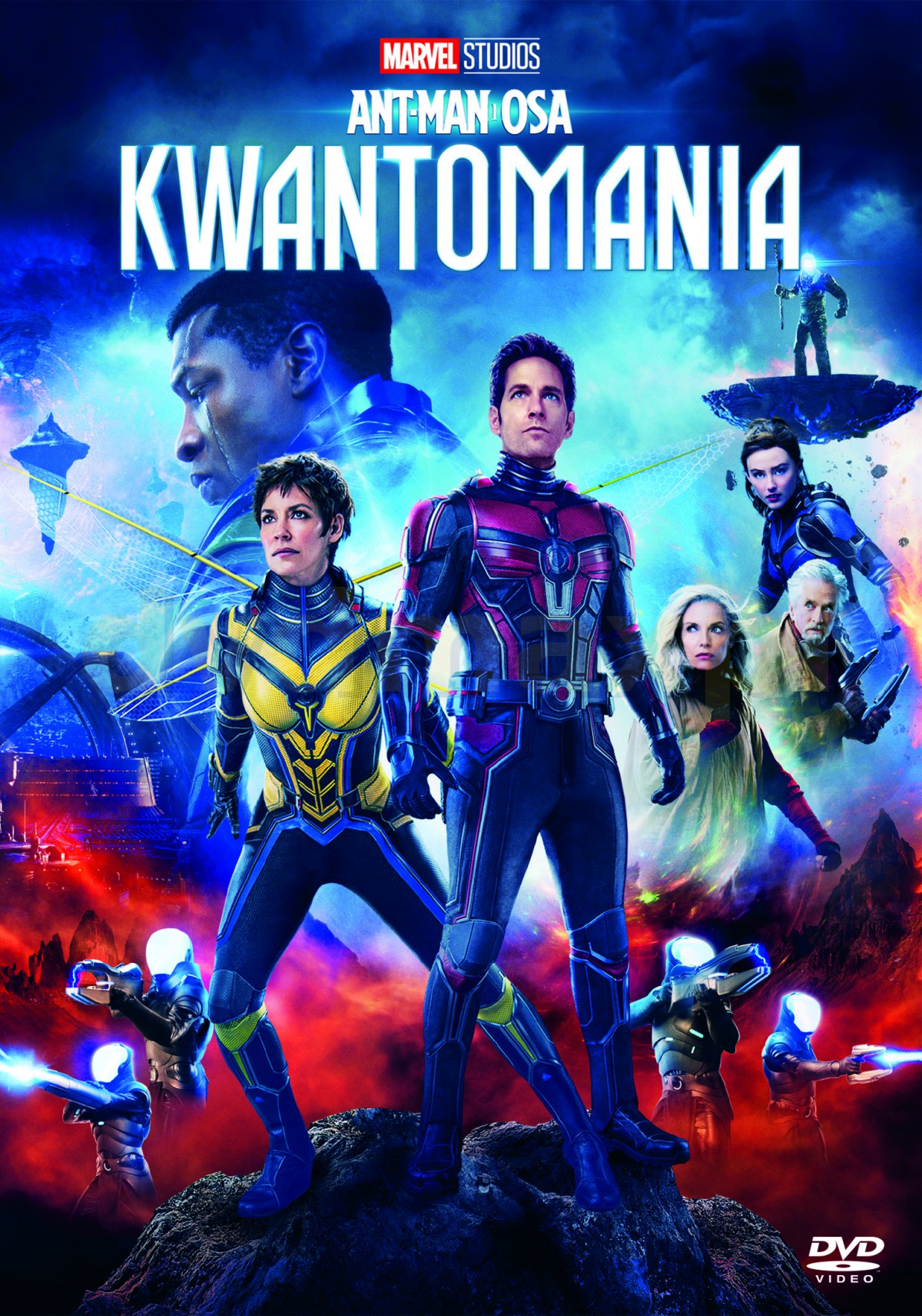 Okładka Płyty DVD Ant-Man Osa Kwantomania w stylu science fiction. Postaci bohaterów w futurystycznych kombinezonach stoją na skale, wyłaniają się z czerwonych chmur.